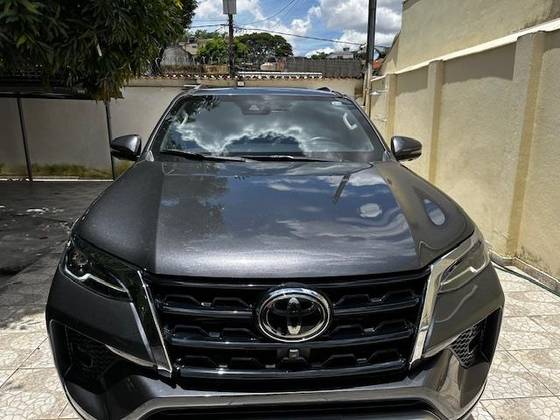 TOYOTA HILUX SW4 2.8 D-4D TURBO DIESEL SRX 7L 4X4 AUTOMÁTICO